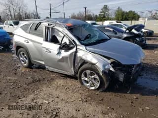 ✅ 2024 Hyundai Tucson SEL • VIN: 5NMJBCDE2RH340267 • Lot: 82648224. Wystawiony na Copart z przebiegiem 22 562 mil. Bezpłatny archiwum sprzedaży aukcyjnych z USA i szczegółowy raport historii pojazdu na DreamBid. Zdjęcie 4.