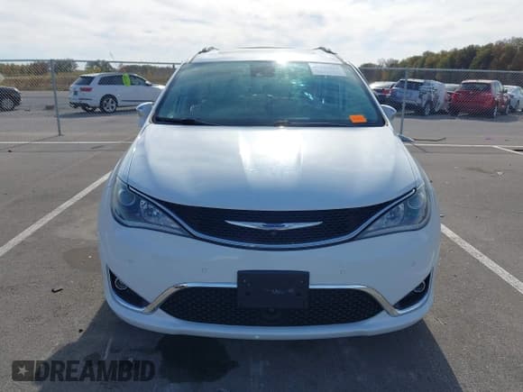 ✅ 2018 Chrysler Pacifica Limited • VIN: 2C4RC1GG5JR117703 • Lot: 43521625. Listed on IAAI with 88,374 mi. Free auction sales archive from the USA and detailed vehicle history report at DreamBid. Image 12.