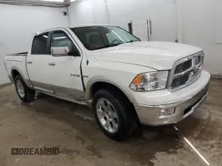 ✅ 2009 Dodge 1500 Laramie • VIN: 1D3HV13T19J530864 • Lot: 81224334. Wystawiony na Copart z przebiegiem 197 906 mil. Bezpłatny archiwum sprzedaży aukcyjnych z USA i szczegółowy raport historii pojazdu na DreamBid. Zdjęcie 4.