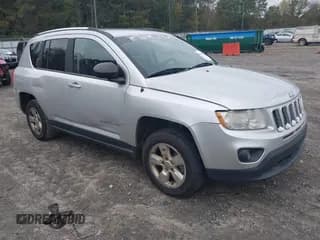 ✅ 2013 Jeep Compass Sport • VIN: 1C4NJCBA2DD272770 • Lot: 43568290. Wystawiony na IAAI z przebiegiem 289 700 mil. Bezpłatny archiwum sprzedaży aukcyjnych z USA i szczegółowy raport historii pojazdu na DreamBid. Zdjęcie 1.