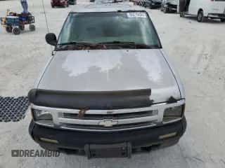 1996 Chevrolet Blazer with VIN 1GNDT13W5T2167789, listed as a Copart auction lot 73176674 with 245,771 mi miles and Non repairable. Bid and sale history available at DreamBid. Image 5.