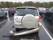 ✅ 2007 Toyota RAV4 • VIN: JTMZK33V076007175 • Лот: 43584972. Опубликован ранее на IAAI с пробегом 142 474 миль. Бесплатный доступ к архиву аукционных продаж из США и подробный отчёт об истории автомобиля на DreamBid. Изображение 16.