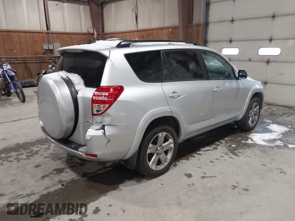 ✅ 2011 Toyota RAV4 Sport • VIN: 2T3RF4DV6BW155279 • Lot: 43925255. Wystawiony na IAAI z przebiegiem 288 640 mil. Bezpłatny archiwum sprzedaży aukcyjnych z USA i szczegółowy raport historii pojazdu na DreamBid. Zdjęcie 4.