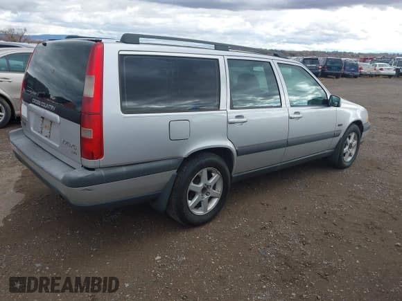 ✅ 1998 Volvo V70 XC Cross Country • VIN: YV1LZ5649W2512115 • Лот: 43701556. Опубликован ранее на IAAI с пробегом 205 731 миль. Бесплатный доступ к архиву аукционных продаж из США и подробный отчёт об истории автомобиля на DreamBid. Изображение 4.