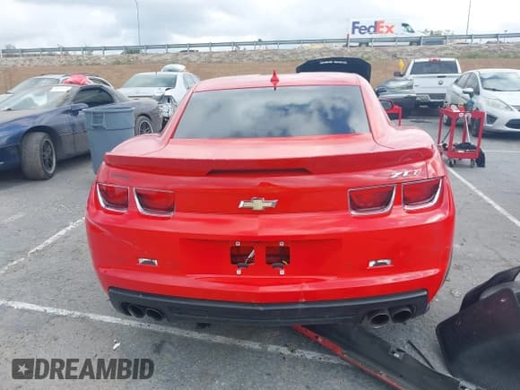 ✅ 2013 Chevrolet Camaro ZL1 • VIN: 2G1FZ1EPXD9801602 • Lot: 42120933. Wystawiony na IAAI z przebiegiem 18 439 mil. Bezpłatny archiwum sprzedaży aukcyjnych z USA i szczegółowy raport historii pojazdu na DreamBid. Zdjęcie 17.