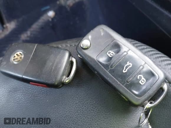 ✅ 2013 Volkswagen Beetle 2.5L • VIN: 3VW5P7AT0DM812482 • Lot: 42103987. Listed on IAAI with 105,513 mi. Free auction sales archive from the USA and detailed vehicle history report at DreamBid. Image 11.