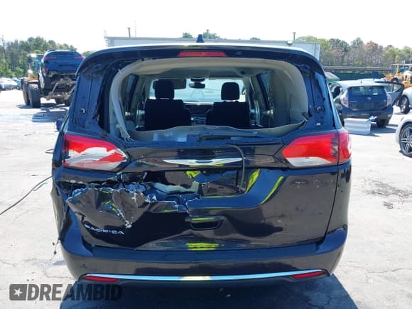 ✅ 2017 Chrysler Pacifica Touring L • VIN: 2C4RC1BG8HR753078 • Lot: 43171168. Listed on IAAI with 192,678 mi. Free auction sales archive from the USA and detailed vehicle history report at DreamBid. Image 17.