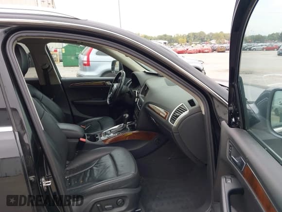 ✅ 2011 Audi Q5 Premium Plus • VIN: WA1LFAFP6BA082524 • Lot: 43433919. Wystawiony na IAAI z przebiegiem 125 718 mil. Bezpłatny archiwum sprzedaży aukcyjnych z USA i szczegółowy raport historii pojazdu na DreamBid. Zdjęcie 5.