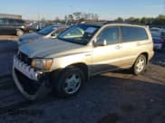 ✅ 2005 Toyota Highlander • VIN: JTEEP21A450134985 • Lot: 43582738. Wystawiony na IAAI z przebiegiem 214 811 mil. Bezpłatny archiwum sprzedaży aukcyjnych z USA i szczegółowy raport historii pojazdu na DreamBid. Zdjęcie 2.