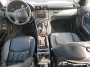 ✅ 2005 Mercedes-Benz C 320 • VIN: WDBRF84J45F570111 • Lot: 50426905. Wystawiony na Copart z przebiegiem 146 051 mil. Bezpłatny archiwum sprzedaży aukcyjnych z USA i szczegółowy raport historii pojazdu na DreamBid. Zdjęcie 8.