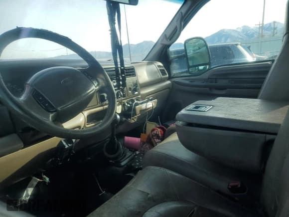 ✅ 1999 Ford F-350 XL • VIN: 1FTSX31F6XED15018 • Lot: 84085844. Wystawiony na Copart z przebiegiem 211 438 mil. Bezpłatny archiwum sprzedaży aukcyjnych z USA i szczegółowy raport historii pojazdu na DreamBid. Zdjęcie 7.