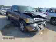 2008 Chevrolet Silverado 1500 1LT z VIN 2GCEC19J481298955, wystawiony jako IAAI lot #43246623 z przebiegiem 152 808 mil mil oraz . Historia ofert i sprzedaży dostępna na DreamBid. Obrazek 1.
