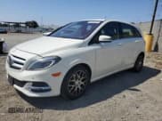 ✅ 2014 Mercedes-Benz B Electric Drive • VIN: WDDVP9AB5EJ003358 • Lot: 60154845. Wystawiony na Copart z przebiegiem 144 522 mil. Bezpłatny archiwum sprzedaży aukcyjnych z USA i szczegółowy raport historii pojazdu na DreamBid. Zdjęcie 1.