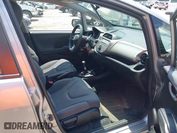 ✅ 2010 Honda Fit • VIN: JHMGE8G25AS000022 • Lot: 42675649. Listed on IAAI with 223,240 mi. Free auction sales archive from the USA and detailed vehicle history report at DreamBid. Image 5.
