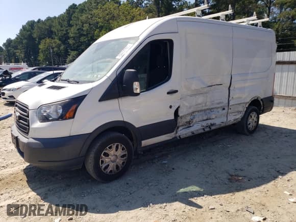 ✅ 2017 Ford Transit • VIN: 1FTYR2CM2HKB53143 • Лот: 85592835. Опубликован ранее на Copart с пробегом 217 822 миль. Бесплатный доступ к архиву аукционных продаж из США и подробный отчёт об истории автомобиля на DreamBid. Изображение 1.