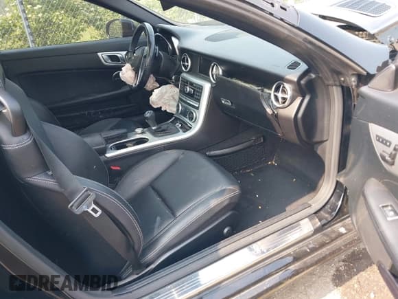 ✅ 2014 Mercedes-Benz SLK 250 • VIN: WDDPK4HA3EF091594 • Lot: 42471321. Wystawiony na IAAI z przebiegiem 54 949 mil. Bezpłatny archiwum sprzedaży aukcyjnych z USA i szczegółowy raport historii pojazdu na DreamBid. Zdjęcie 5.