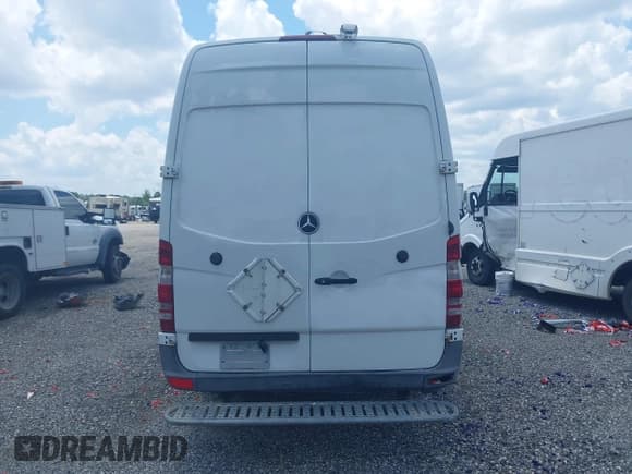 ✅ 2011 Mercedes-Benz Sprinter Cargo • VIN: WD3PE8CB4B5592594 • Лот: 42768227. Опубликован ранее на IAAI с пробегом 515 362 миль. Бесплатный доступ к архиву аукционных продаж из США и подробный отчёт об истории автомобиля на DreamBid. Изображение 16.