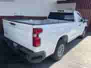 2021 Chevrolet Silverado 1500 Work Truck z VIN 3GCNWAEF8MG164749, wystawiony jako IAAI lot #43632324 z przebiegiem 90 987 mil mil oraz . Historia ofert i sprzedaży dostępna na DreamBid. Obrazek 10.