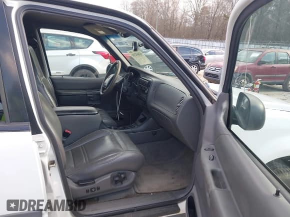 ✅ 2000 Mercury Mountaineer • VIN: 4M2ZU66P9YUJ19036 • Lot: 41663230. Listed on IAAI with 159,635 mi. Free auction sales archive from the USA and detailed vehicle history report at DreamBid. Image 5.