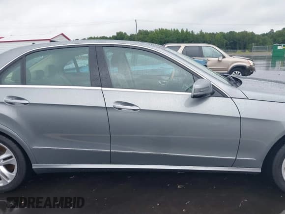 ✅ 2011 Mercedes-Benz E 550 Luxury • VIN: WDDHF7CB6BA401191 • Lot: 42973462. Listed on IAAI with 113,444 mi. Free auction sales archive from the USA and detailed vehicle history report at DreamBid. Image 13.