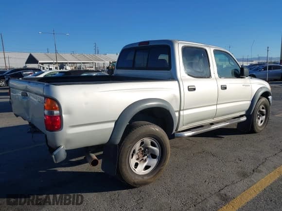 ✅ 2004 Toyota Tacoma PreRunner • VIN: 5TEGM92N74Z370030 • Lot: 43864706. Listed on IAAI with 348,118 mi. Free auction sales archive from the USA and detailed vehicle history report at DreamBid. Image 4.