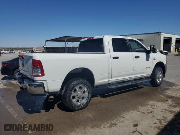✅ 2024 Ram 2500 Big Horn • VIN: 3C6UR5DL5RG100958 • Lot: 56332725. Listed on Copart with 24,686 mi. Free auction sales archive from the USA and detailed vehicle history report at DreamBid. Image 3.