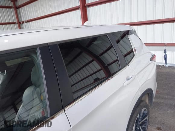 ✅ 2024 Mitsubishi Outlander SE • VIN: JA4J4VA83RZ085042 • Лот: 42698354. Опубликован ранее на IAAI с пробегом 13 413 миль. Бесплатный доступ к архиву аукционных продаж из США и подробный отчёт об истории автомобиля на DreamBid. Изображение 6.