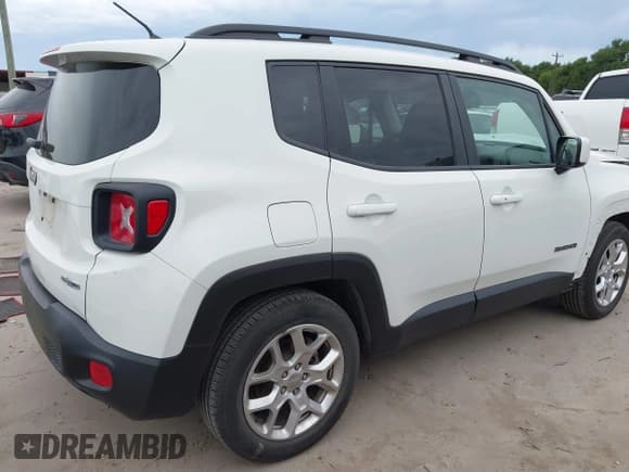 ✅ 2017 Jeep Renegade Altitude • VIN: ZACCJABB7HPE80767 • Lot: 42469074. Wystawiony na IAAI z przebiegiem 222 673 mil. Bezpłatny archiwum sprzedaży aukcyjnych z USA i szczegółowy raport historii pojazdu na DreamBid. Zdjęcie 4.