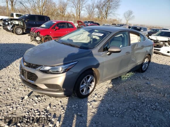 ✅ 2017 Chevrolet Cruze LT • VIN: 1G1BE5SM3H7198642 • Lot: 68612432. Listed on Copart with 86,136 mi. Free auction sales archive from the USA and detailed vehicle history report at DreamBid. Image 1.