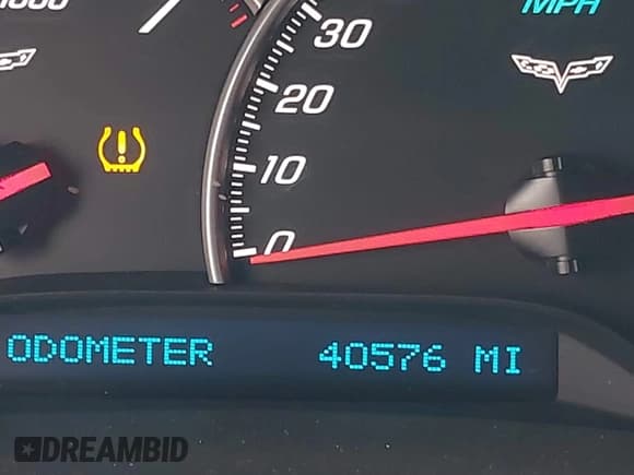 ✅ 2005 Chevrolet Corvette • VIN: 1G1YY24U355136792 • Lot: 43583636. Wystawiony na IAAI z przebiegiem 40 576 mil. Bezpłatny archiwum sprzedaży aukcyjnych z USA i szczegółowy raport historii pojazdu na DreamBid. Zdjęcie 16.