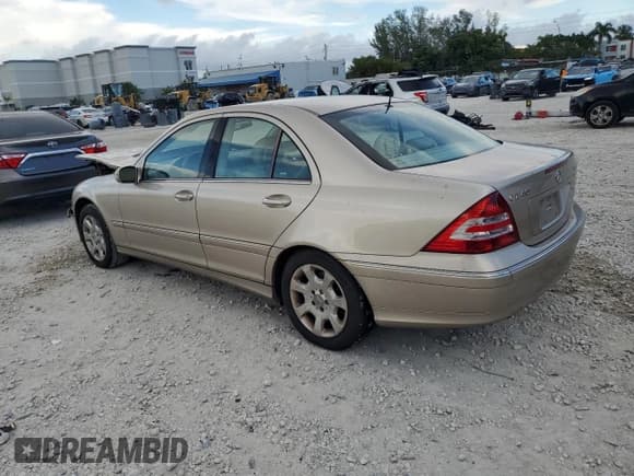 ✅ 2005 Mercedes-Benz C 240 • VIN: WDBRF81J65F667041 • Лот: 82450355. Опубликован ранее на Copart с пробегом 145 521 миль. Бесплатный доступ к архиву аукционных продаж из США и подробный отчёт об истории автомобиля на DreamBid. Изображение 2.