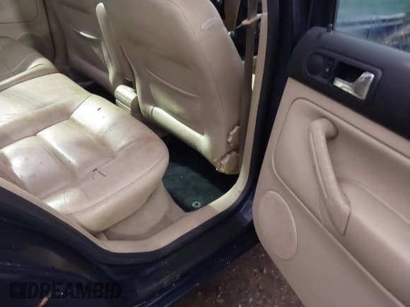 ✅ 2000 Volkswagen Jetta GLS • VIN: 3VWSA29M0YM108468 • Lot: 43840581. Listed on IAAI with 194,021 mi. Free auction sales archive from the USA and detailed vehicle history report at DreamBid. Image 8.