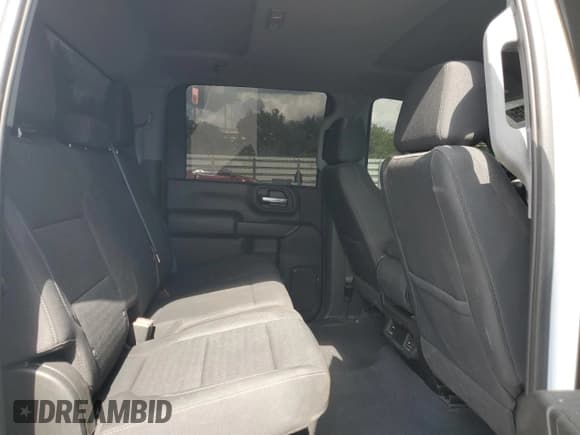✅ 2022 Chevrolet Silverado 2500HD LT • VIN: 1GC1YNEY2NF342112 • Lot: 92041275. Wystawiony na Copart z przebiegiem 61 076 mil. Bezpłatny archiwum sprzedaży aukcyjnych z USA i szczegółowy raport historii pojazdu na DreamBid. Zdjęcie 11.