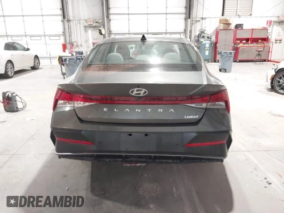 ✅ 2024 Hyundai Elantra Limited • VIN: KMHLP4DG8RU792942 • Lot: 43850872. Wystawiony na IAAI z przebiegiem 34 704 mil. Bezpłatny archiwum sprzedaży aukcyjnych z USA i szczegółowy raport historii pojazdu na DreamBid. Zdjęcie 17.