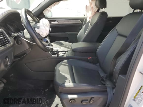 ✅ 2020 Volkswagen Atlas SE • VIN: 1V21E2CA2LC208498 • Lot: 67244555. Wystawiony na Copart z przebiegiem 66 429 mil. Bezpłatny archiwum sprzedaży aukcyjnych z USA i szczegółowy raport historii pojazdu na DreamBid. Zdjęcie 7.