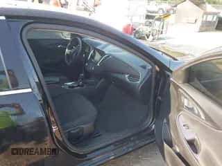 2020 Chevrolet Malibu LT z VIN 1G1ZD5ST8LF013251, wystawiony jako IAAI lot #43181499 z przebiegiem 95 705 mil mil oraz . Historia ofert i sprzedaży dostępna na DreamBid. Obrazek 5.