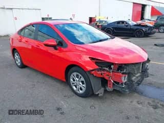 2019 Chevrolet Cruze z VIN 1G1BJ5SM5K7106904, wystawiony jako IAAI lot #42227518 z przebiegiem 91 946 mil mil oraz . Historia ofert i sprzedaży dostępna na DreamBid. Obrazek 1.