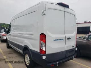 ✅ 2022 Ford E-Transit Cargo • VIN: 1FTBW9CK3NKA19999 • Lot: 42744227. Wystawiony na IAAI z przebiegiem 32 239 mil. Bezpłatny archiwum sprzedaży aukcyjnych z USA i szczegółowy raport historii pojazdu na DreamBid. Zdjęcie 1.