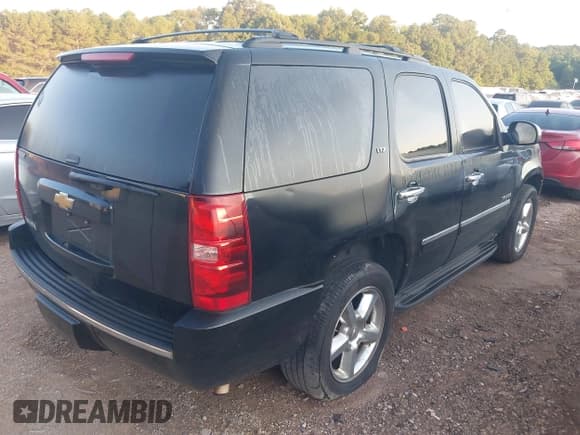 ✅ 2013 Chevrolet Tahoe LTZ • VIN: 1GNSCCE02DR165406 • Lot: 42798022. Listed on IAAI with 212,726 mi. Free auction sales archive from the USA and detailed vehicle history report at DreamBid. Image 4.