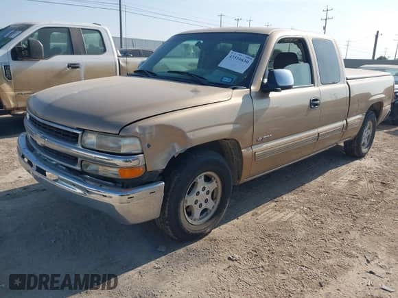 2000 Chevrolet Silverado 1500 LS z VIN 2GCEC19T1Y1277305, wystawiony jako IAAI lot #43516630 z przebiegiem 220 529 mil mil oraz . Historia ofert i sprzedaży dostępna na DreamBid. Obrazek 17.