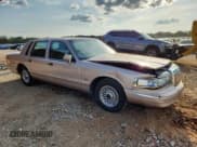 ✅ 1996 Lincoln Town Car Executive • VIN: 1LNLM81W9TY702967 • Лот: 71869405. Опубликован ранее на Copart с пробегом 67 697 миль. Бесплатный доступ к архиву аукционных продаж из США и подробный отчёт об истории автомобиля на DreamBid. Изображение 4.