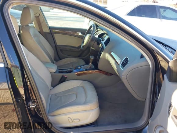 ✅ 2011 Audi A4 Premium Plus • VIN: WAUFFAFL7BN005067 • Lot: 43449748. Wystawiony na IAAI z przebiegiem 98 284 mil. Bezpłatny archiwum sprzedaży aukcyjnych z USA i szczegółowy raport historii pojazdu na DreamBid. Zdjęcie 5.