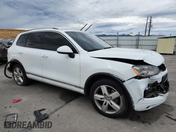 ✅ 2012 Volkswagen Touareg Sport • VIN: WVGEK9BP4CD010702 • Лот: 80647995. Опубликован ранее на Copart с пробегом 106 070 миль. Бесплатный доступ к архиву аукционных продаж из США и подробный отчёт об истории автомобиля на DreamBid. Изображение 4.