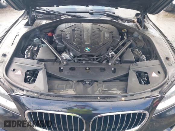 ✅ 2015 BMW 7 Series 750i • VIN: WBAYA8C52FG197627 • Lot: 42369384. Listed on IAAI with 111,358 mi. Free auction sales archive from the USA and detailed vehicle history report at DreamBid. Image 10.