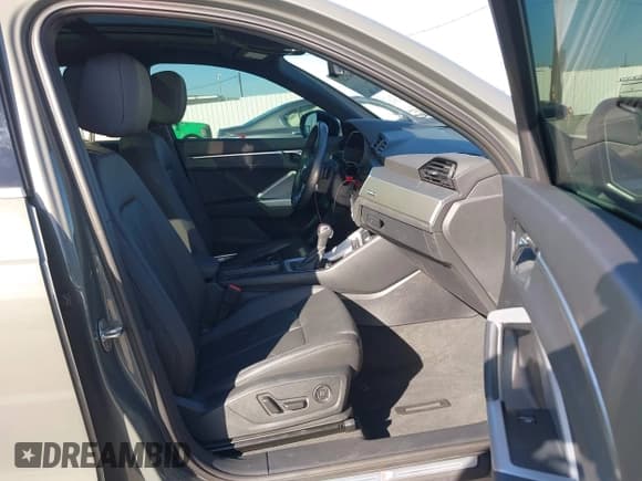 ✅ 2024 Audi Q3 S line Premium • VIN: WA1DECF3XR1027133 • Lot: 43645233. Listed on IAAI with 33,354 mi. Free auction sales archive from the USA and detailed vehicle history report at DreamBid. Image 5.