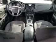 ✅ 2013 Chrysler 200 Touring • VIN: 1C3CCBBB1DN602157 • Lot: 46448175. Wystawiony na Copart z przebiegiem 100 592 mil. Bezpłatny archiwum sprzedaży aukcyjnych z USA i szczegółowy raport historii pojazdu na DreamBid. Zdjęcie 8.