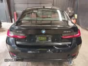 ✅ 2025 BMW 3 Series 330i xDrive • VIN: 3MW89CW08S8F24309 • Lot: 42125993. Wystawiony na IAAI z przebiegiem 457 mil. Bezpłatny archiwum sprzedaży aukcyjnych z USA i szczegółowy raport historii pojazdu na DreamBid. Zdjęcie 17.