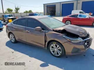 2019 Chevrolet Cruze LT with VIN 1G1BE5SM4K7105246, listed as a Copart auction lot 80406995 with 141,040 mi miles and Salvage title. Bid and sale history available at DreamBid. Image 4.