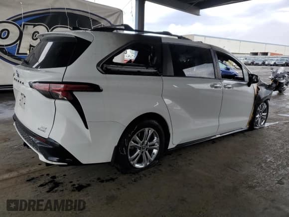 ✅ 2022 Toyota Sienna XSE • VIN: 5TDDSKFC3NS043146 • Lot: 84069255. Listed on Copart with Not provided. Free auction sales archive from the USA and detailed vehicle history report at DreamBid. Image 3.
