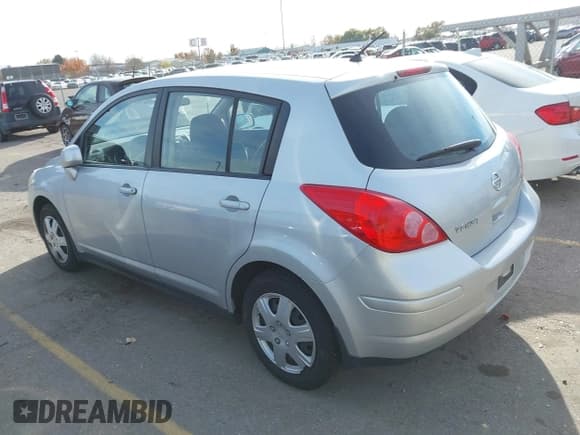 ✅ 2008 Nissan Versa S • VIN: 3N1BC13E88L397763 • Lot: 43674698. Wystawiony na IAAI z przebiegiem 113 658 mil. Bezpłatny archiwum sprzedaży aukcyjnych z USA i szczegółowy raport historii pojazdu na DreamBid. Zdjęcie 3.